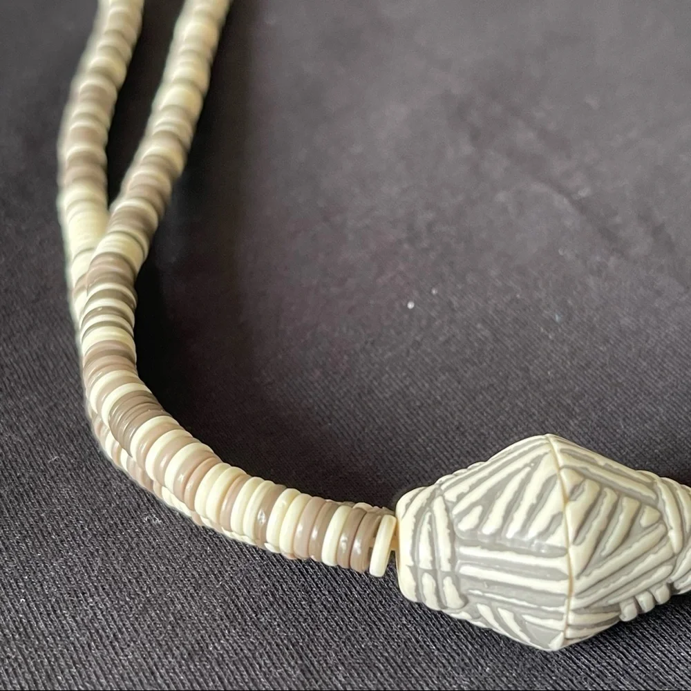Vintage Long Beaded Necklace Beach Costal Ivory Taupe Size Large - Picture 5 of 6
